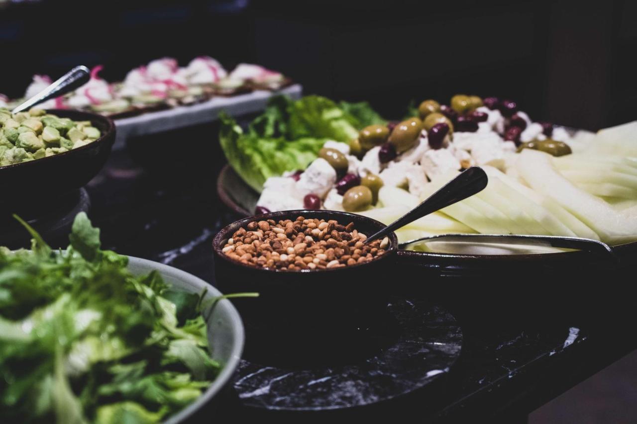 Radisson Collection, Strand Hotel, Stockholm Buitenkant foto A salad bar