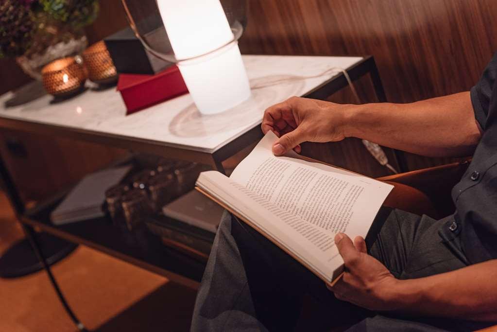 Radisson Collection, Strand Hotel, Stockholm Buitenkant foto A person reading a book